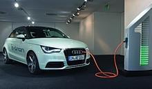 Künftige Audi e-tron Modelle werden am Stammsitz Ingolstadt mit Strom aufgeladen,der direkt aus Photovoltaik-Anlagen vom Werksgelände stammt. Die erste Ladestation wird bis zum Ende des Jahres in Betrieb genommen.